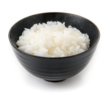 お茶碗に入った温かいご飯
